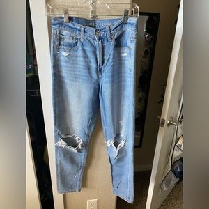 High waisted “mom jeans” American Eagle size 2R